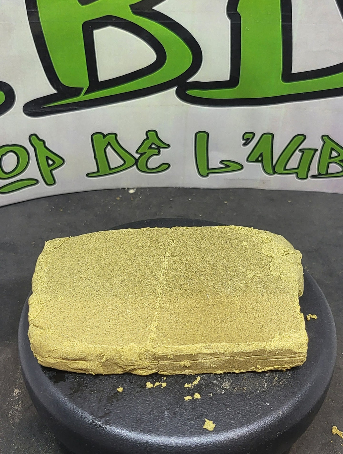 Isolat 57 % CBD 10-OH Suisse - résine CBD vue de face